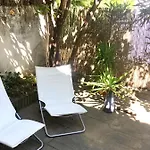 Dans Maison, Indépendant Et Jardin *