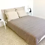Appartement Dans Maison, Indépendant Et Jardin *