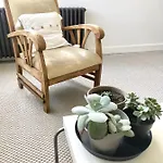 Dans Maison, Indépendant Et Jardin