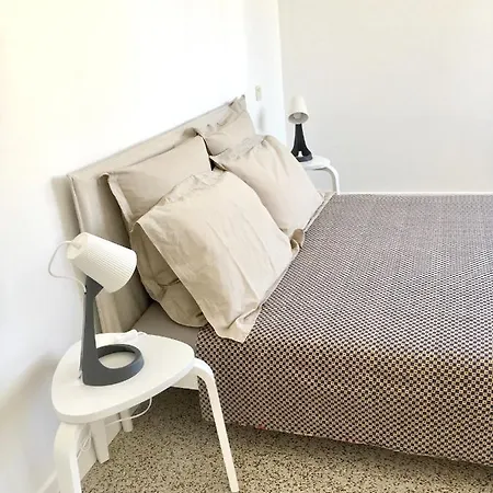 Dans Maison, Independant Et Jardin アパート ペルピニャン