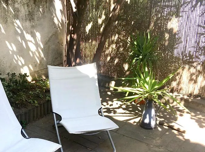 Dans Maison, Indépendant Et Jardin *